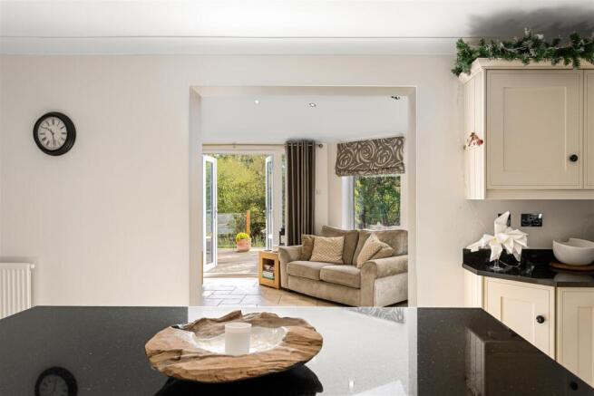 4 bed Detached for sale Image 9