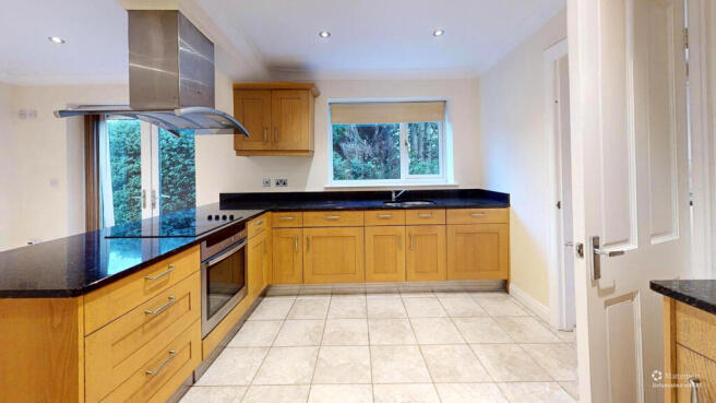 4 bed Semi-Detached for sale Image 6