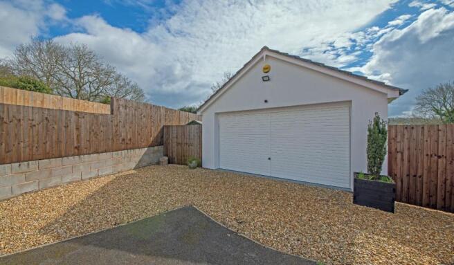 DETACHED DOUBLE GARAGE