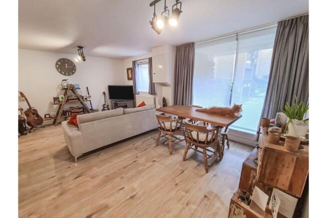 Lounge/Dining Room