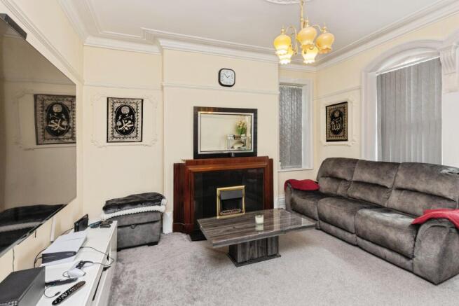 5 bed Semi-Detached for sale Image 4