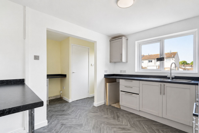 3 bed Terraced to rent Image 5