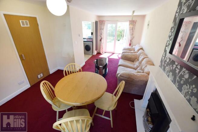 2 bed End of Terrace to rent Image 3