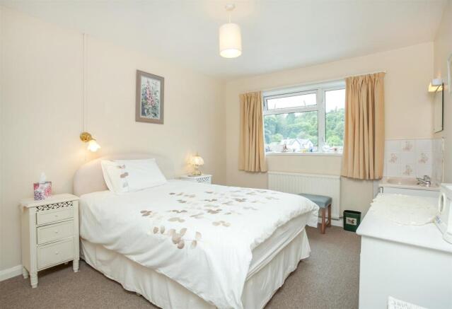 Bedroom 1.jpg