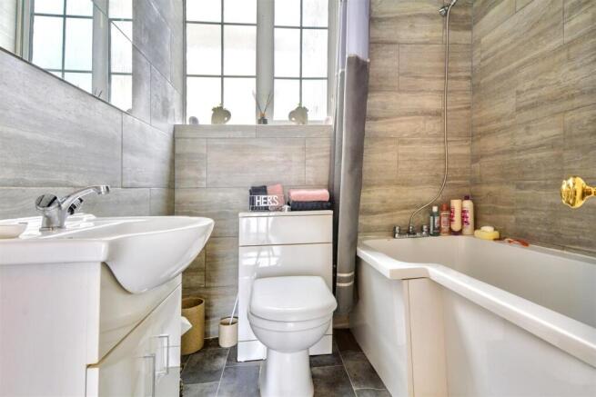 Bathroom_2.jpeg