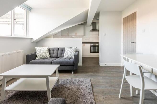 3 bed Flat to rent Image 10