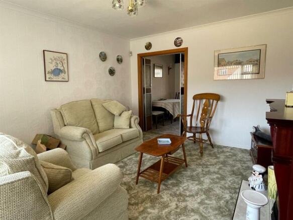 lounge1..jpg
