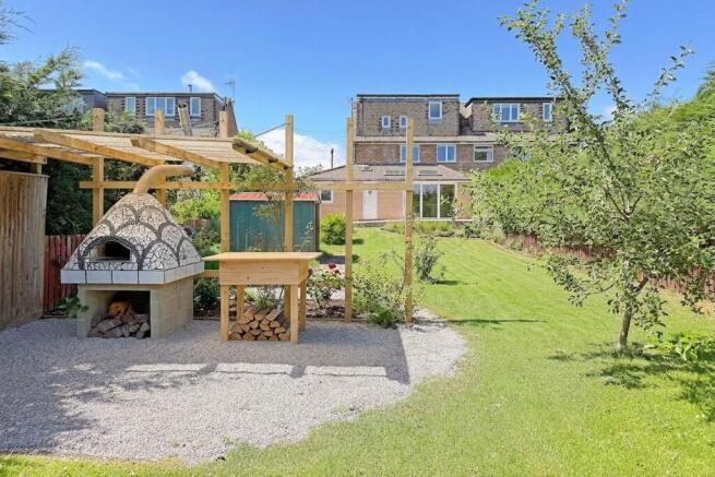 4 bed Semi-Detached for sale Image 6