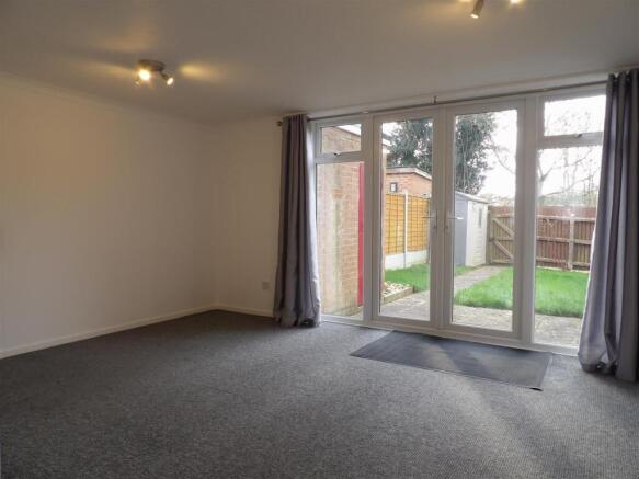 132 The Medway - Lounge.JPG