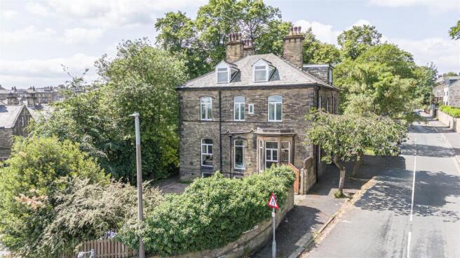 6 bed Semi-Detached for sale Image 6