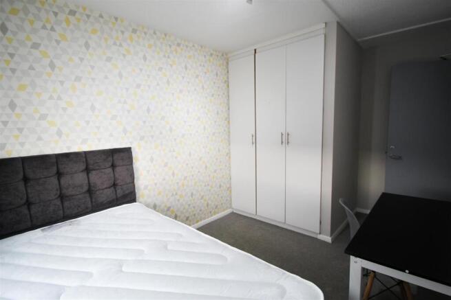 4 bed Flat to rent Image 4