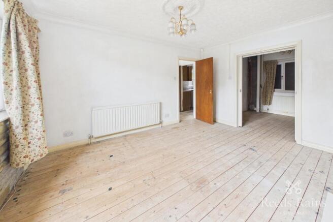 5 bed Detached for sale Image 4