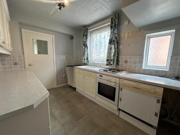 Davies Avenue, Heald Green photo 4