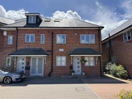 36, Chapel Court, Pyrford Close, Waterlooville PO7 6GJ