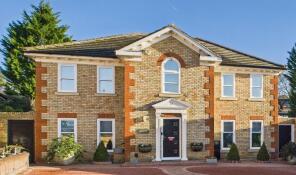 12 Kyalami, Elmwood Park, Gerrards Cross SL9 7EP