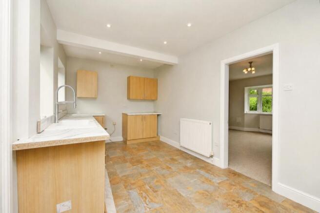 3 bed Semi-Detached for sale Image 6