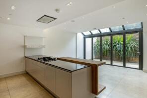 16, Rainsborough Square, London SW6 1DQ