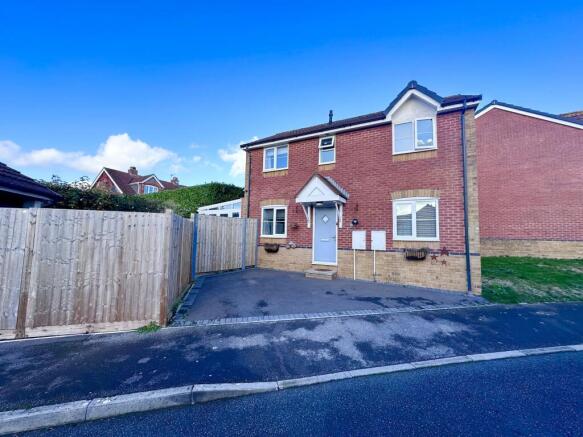 3-bed detached on Badgers Walk, Undy, Caldicot, Mon. NP26 3PS, £325,000