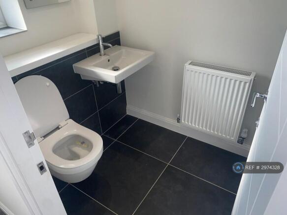 3 bed Semi-Detached to rent Image 8