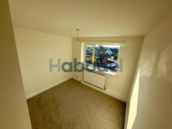 3 bed Terraced to rent Image 8