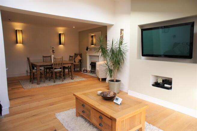 Lounge/Dining Room