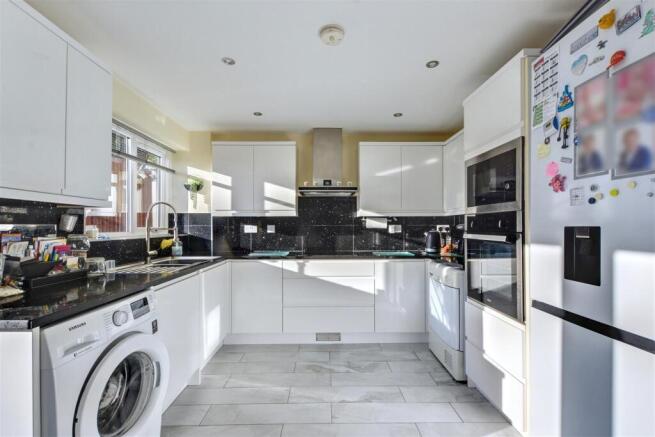Kitchen_2.jpeg