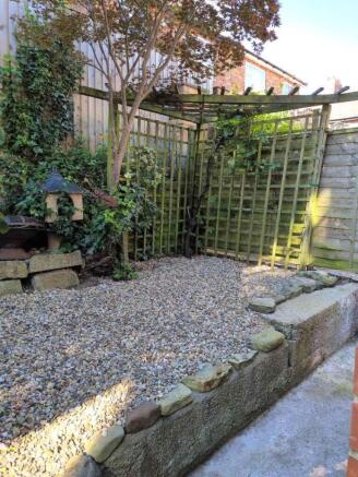 3 bed Semi-Detached to rent Image 10