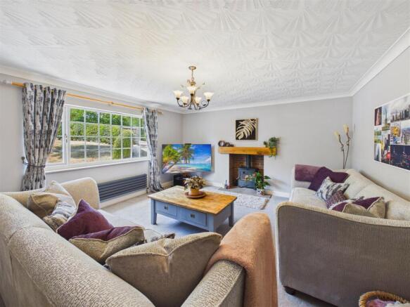4 bed Detached for sale Image 5