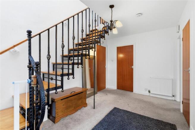 4 bed Detached to rent Image 4