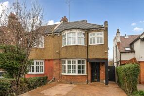 6, Chase Court Gardens, Enfield EN2 8DH
