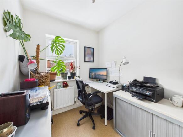 4 bed Link Detached House for sale Image 7