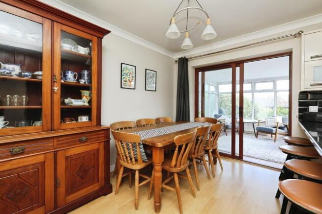 4 bed Detached for sale Image 11