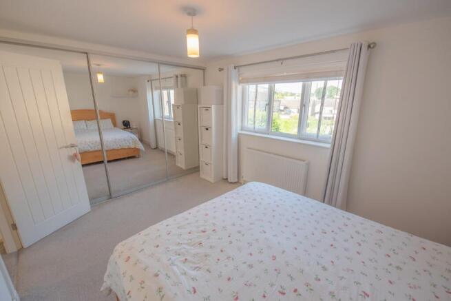 3 bed Town House for sale Image 11