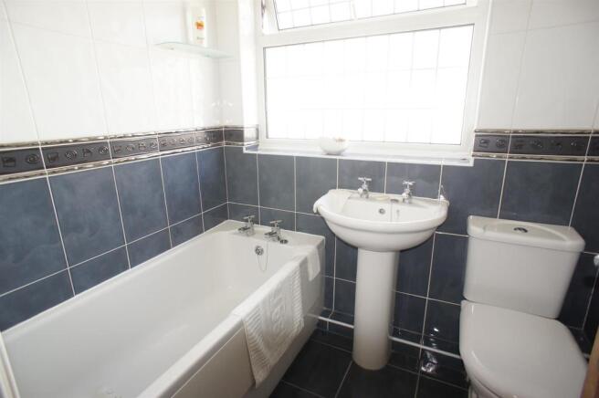 FAMILY BATHROOM/WC