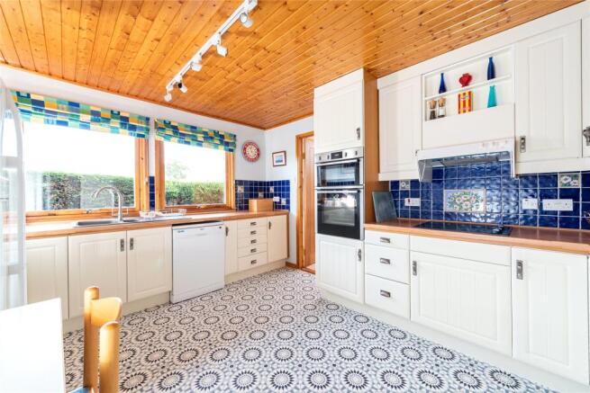 Kitchen/B'fast Room