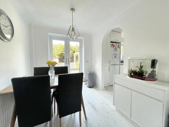 KITCHEN/DINING ROOM
