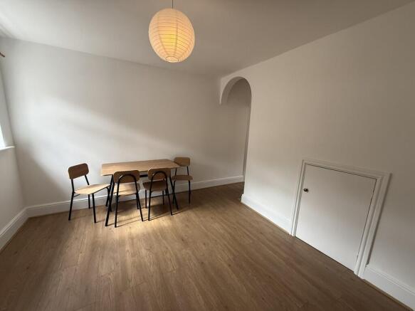 2 bed Terraced to rent Image 3