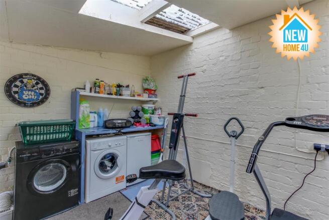 HOME GYM / OUTHOUSE: