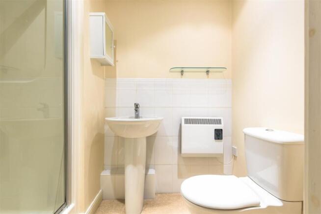 2 bed Apartment to rent Image 6