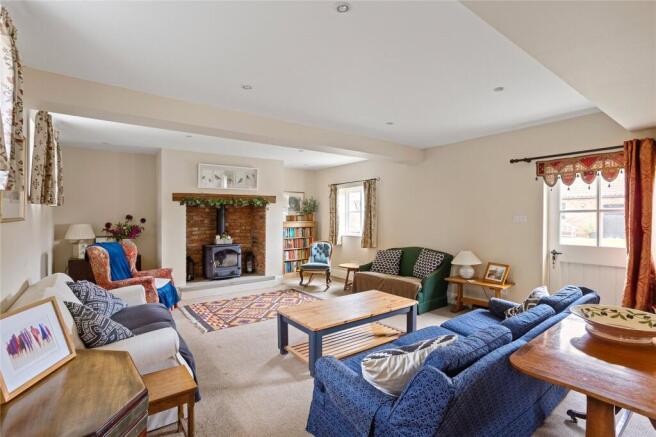 6 bed Detached for sale Image 5