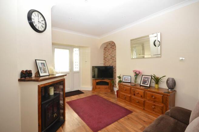LOUNGE/DINING AREA