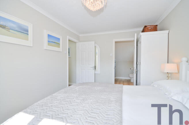 Bedroom 2 (2).JPG