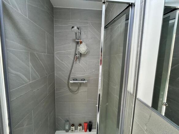 Bedroom 4 Ensuite