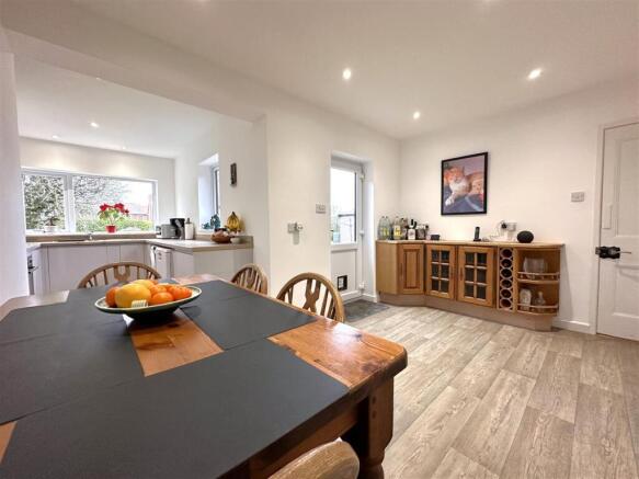 Open-Plan Dining Kitchen 136