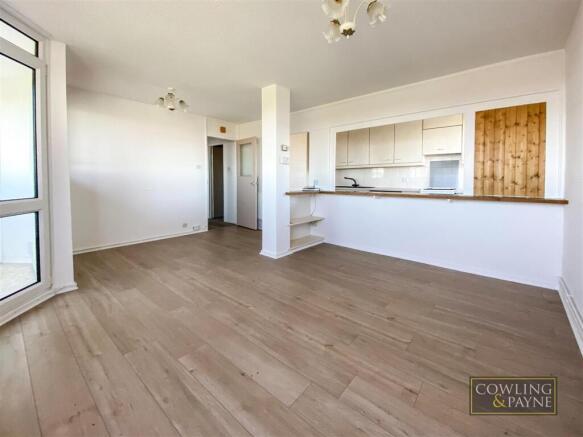 LIVING/DINING AREA