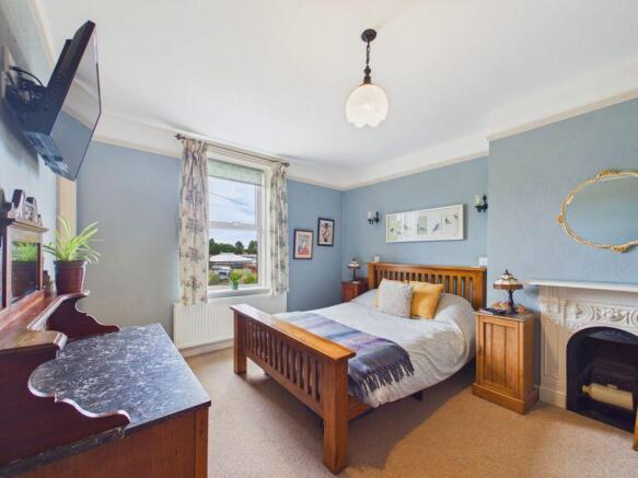 4 bed Semi-Detached for sale Image 10