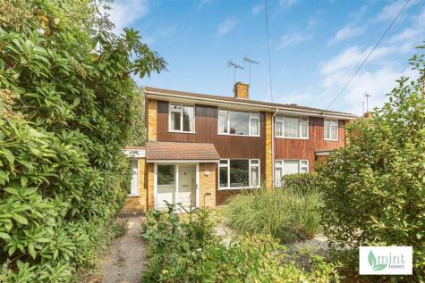 Engliff Lane, Pyrford, Woking