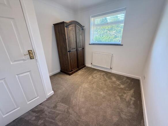 5 bed Semi-Detached to rent Image 12