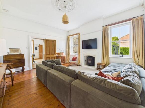 5 bed Semi-Detached for sale Image 9