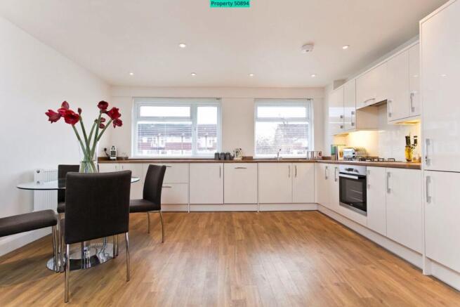 Open plan living room / kitchen